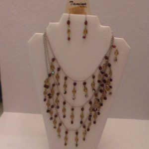 NWT LAYERED GORGEOUS NECKLACE. TUB1-4